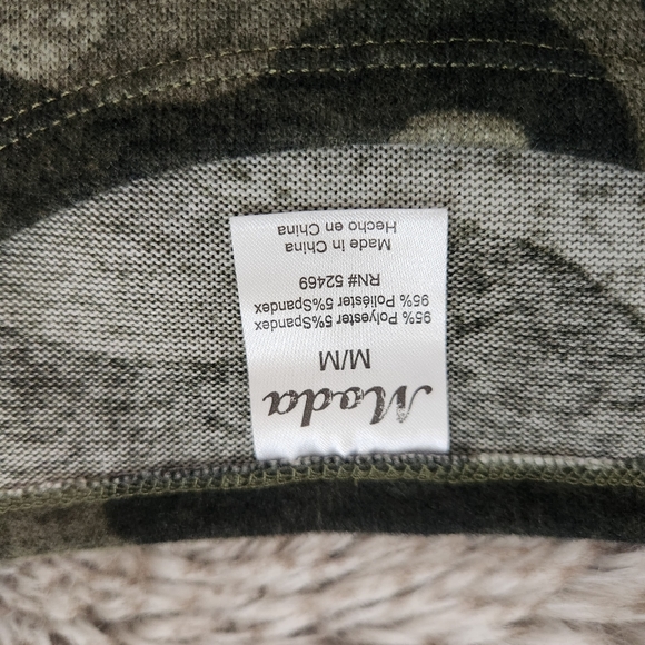 Moda Green Camouflage Balloon Sleeve Top Size Medium - Picture 5 of 7